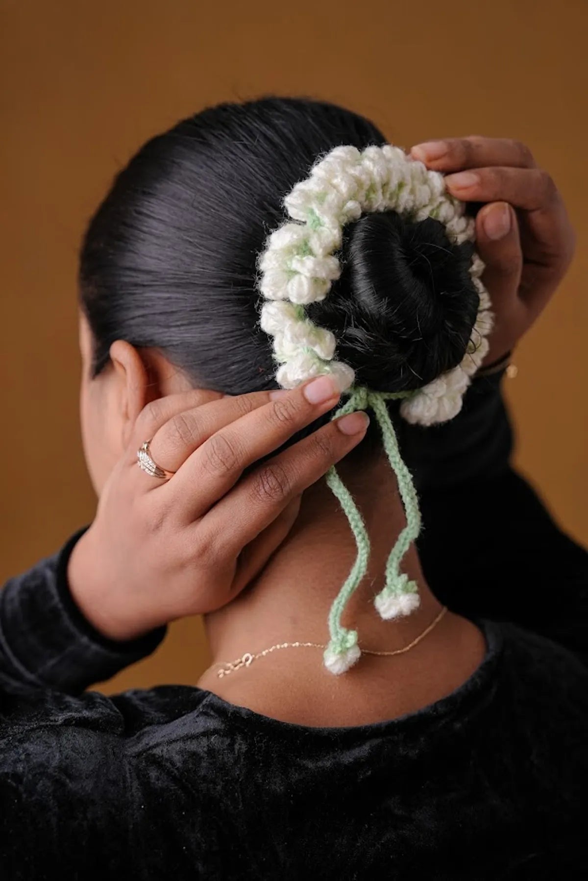 Crochet White Hair Gajra For Women
