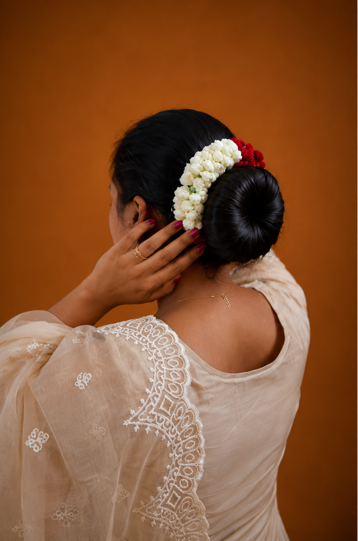 Red White Mogra gajra style 1