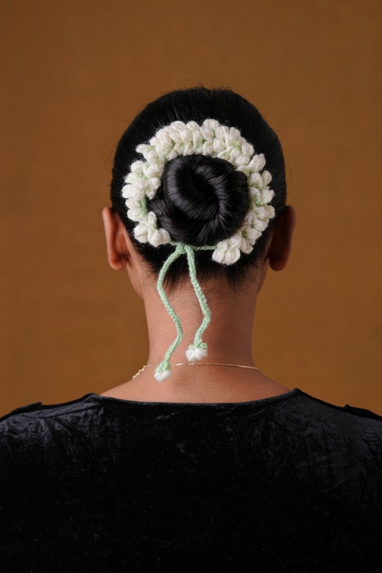 Crochet White Hair Gajra For Women