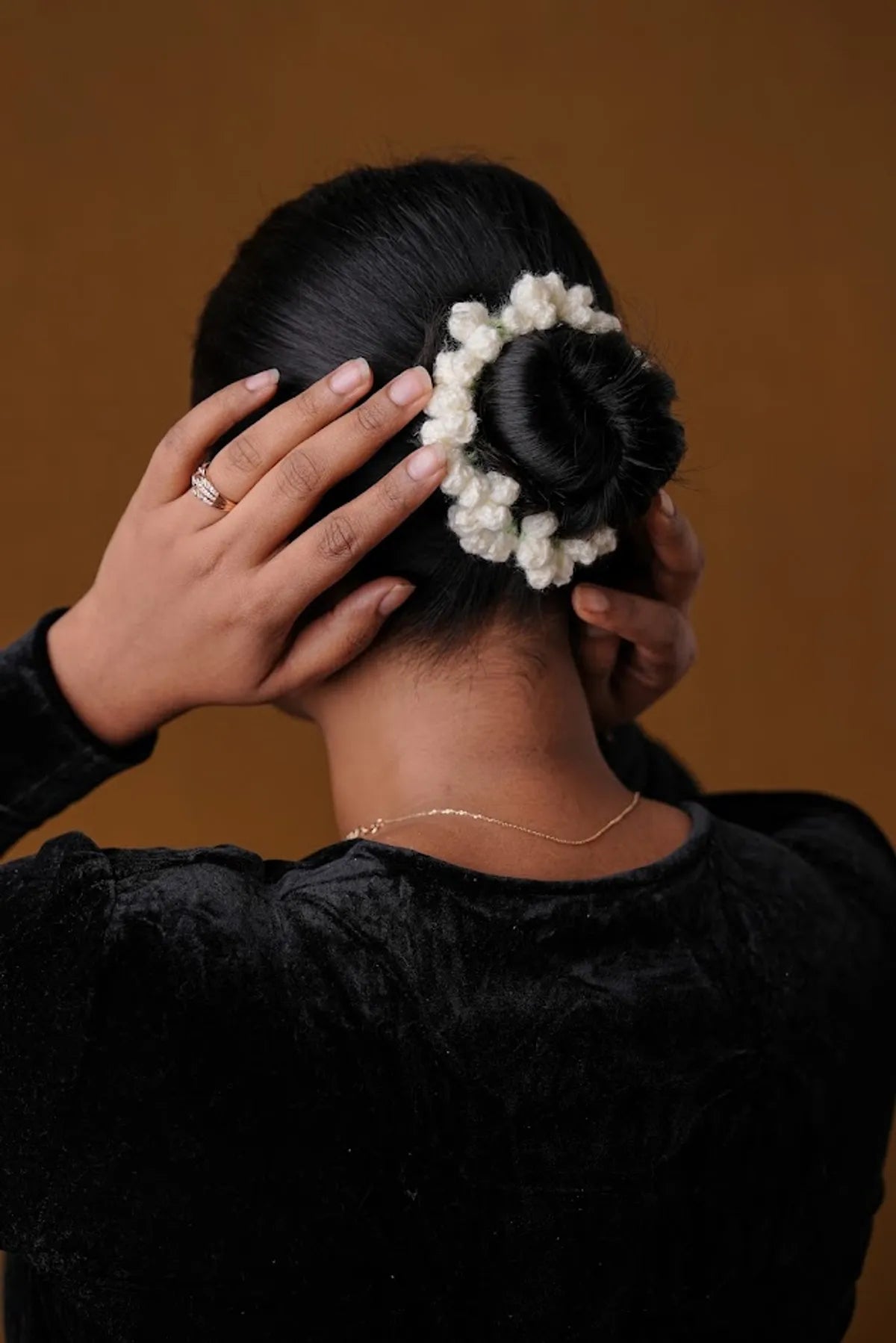 crochet white Hair Gajra Rubber Band For Women